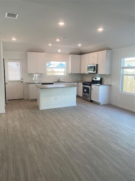 Building Photo - 9052 Rancher Trl