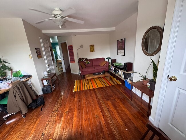 Building Photo - 160 Sumac St