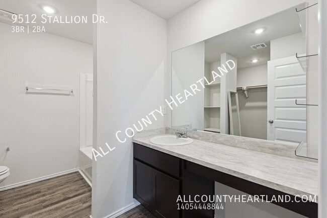 Building Photo - 9512 Stallion Dr