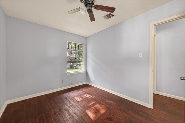 Building Photo - 10506 Buffum St