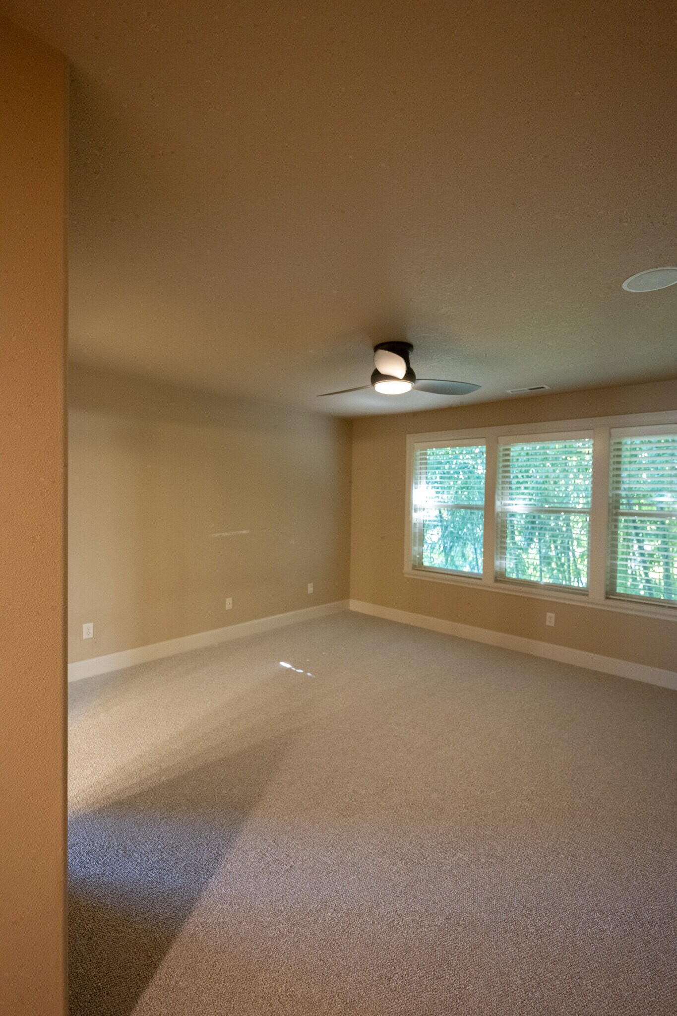 Building Photo - 15550 SW Cynthia Ln