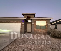 Building Photo - 4 Bedroom 2 Bath