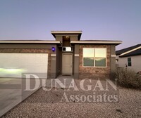 Building Photo - 4 Bedroom 2 Bath