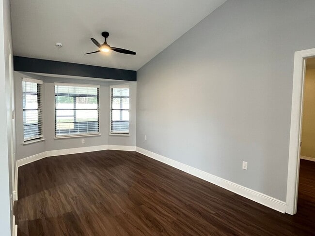 Building Photo - 947 Wages Way