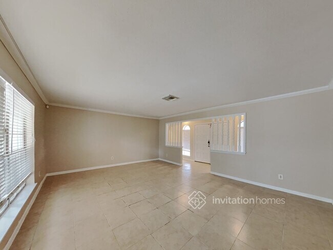 Building Photo - 230 Magic Oaks Dr