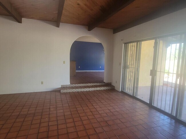 Building Photo - 3 Bed 2.5 Bath Spanish Style Home