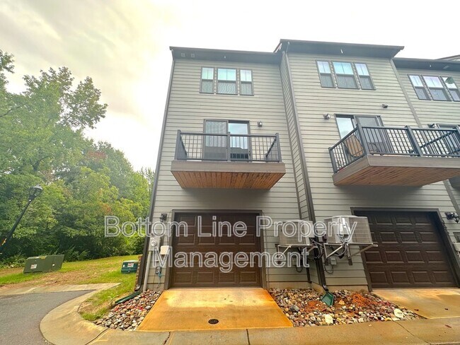 Building Photo - 460 Spearfield Ln