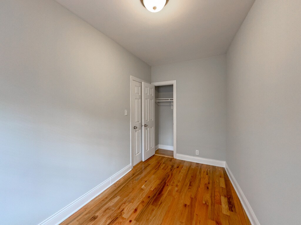 Building Photo - 516 W Melrose St