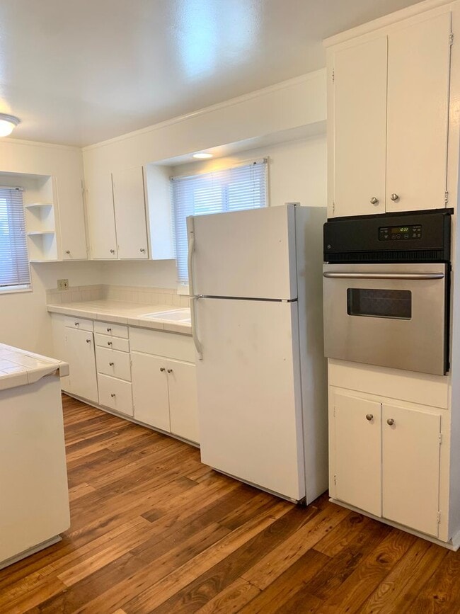 Building Photo - Del Playa Corner Duplex with Ocean Views (Managed By: EIPM, Inc.)