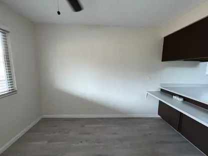 Building Photo - 2-Bed 1-bath in Prime Las Vegas Location – 950 Sq. Ft. of Comfort!