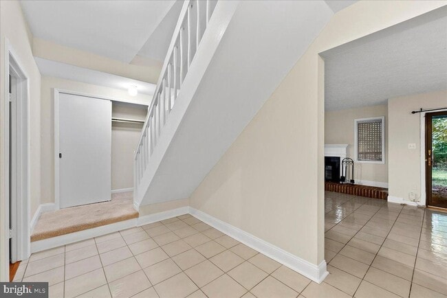 Building Photo - 2224 Glencourse Ln