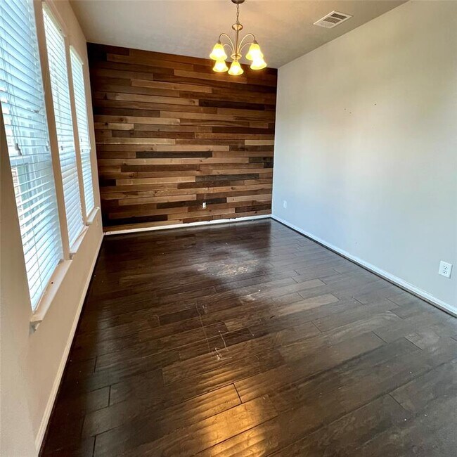 Building Photo - 21203 Flowering Dogwood Cir