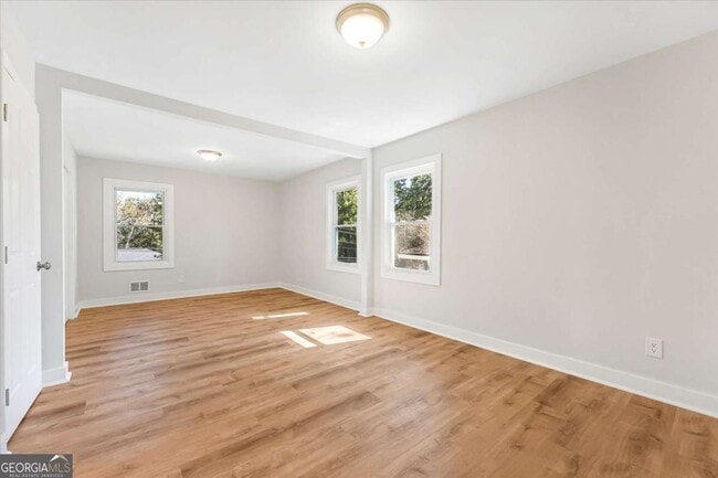 Building Photo - 2905 Gresham Rd S E