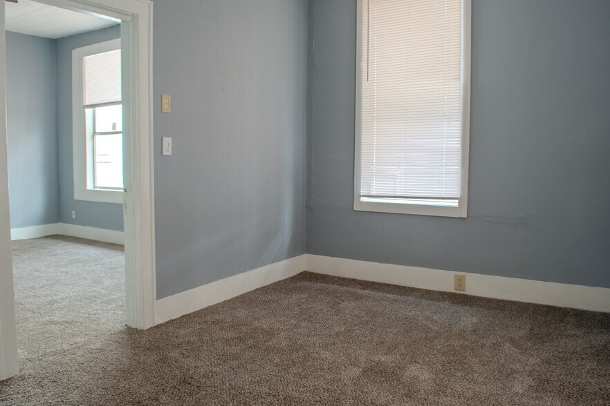 Building Photo - 621 Merrick St