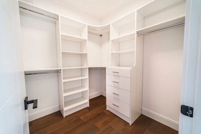 Building Photo - Park Central Townhomes - 4 Stories, 3 bedrooms, 31/2 bathrooms, 2 car garage and a rooftop deck w...