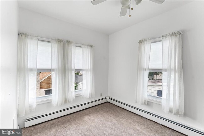 Building Photo - 632 Taylor Ave