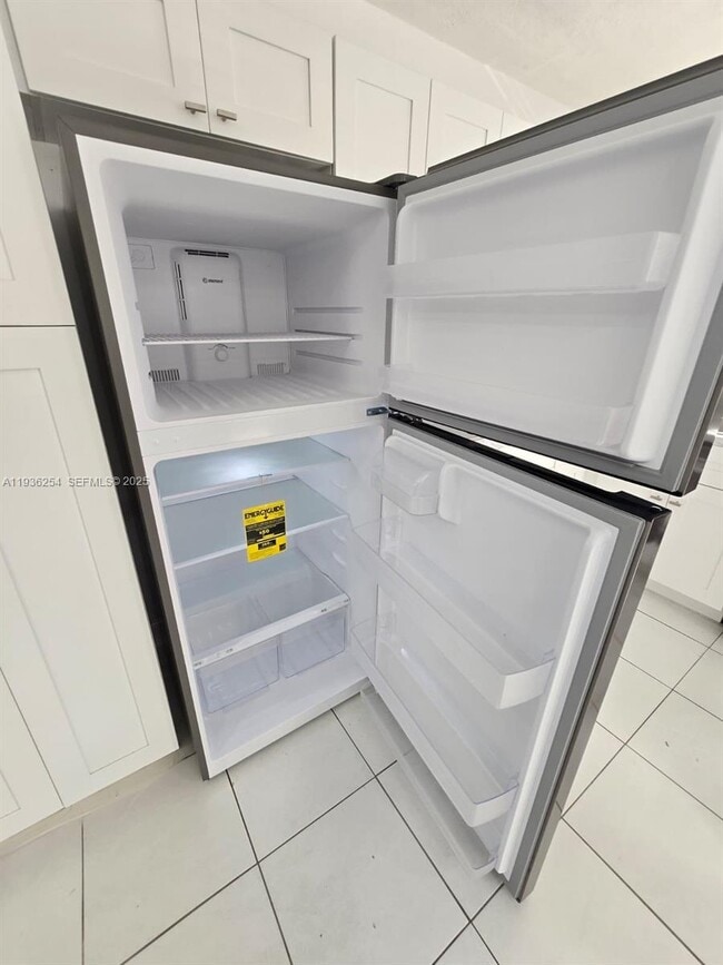 Building Photo - 609 S State Rd 7