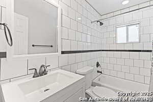 Building Photo - 1611 E Carson St