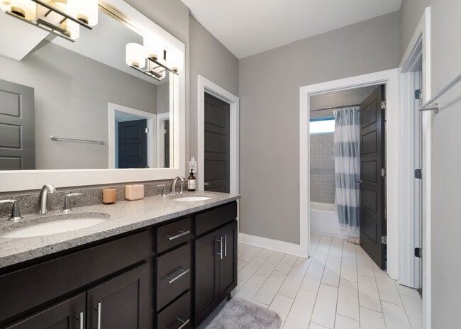 Building Photo - Charming FURNISHED East Nashville Home-181...