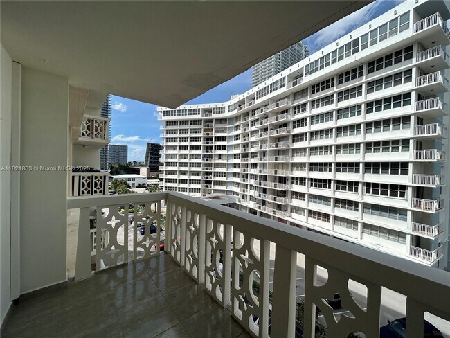 Building Photo - 1825 S Ocean Dr