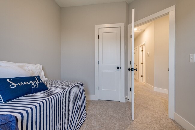 Building Photo - Harding Townhomes