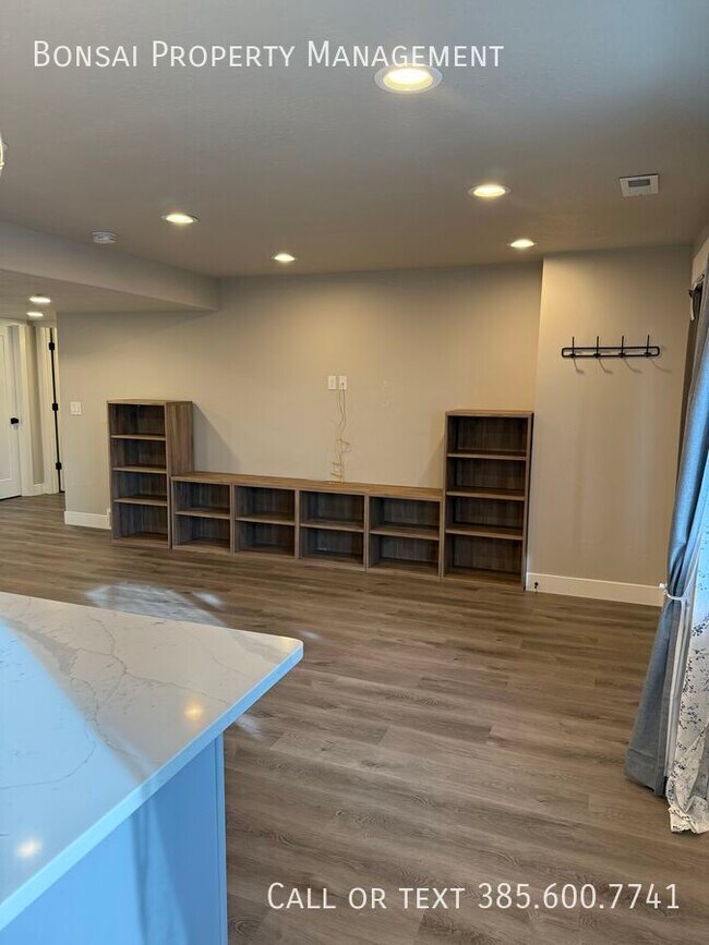 Building Photo - 1489 W Stone Gate Dr