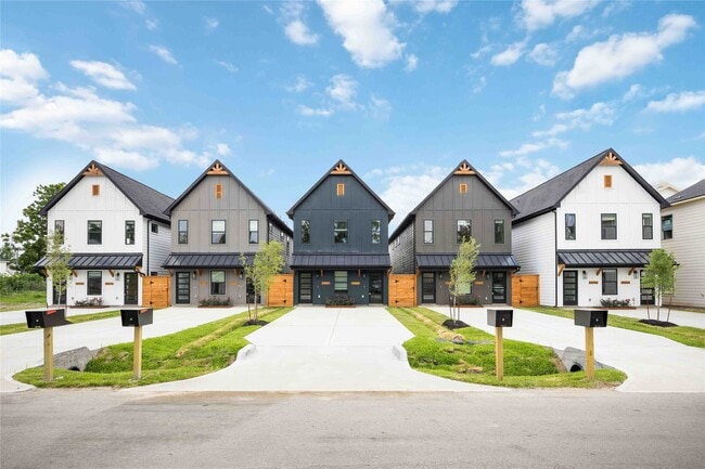 Building Photo - 8013 Cora St