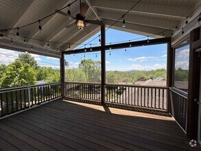 Building Photo - Central AVL - Custom Built, Made for Enter...