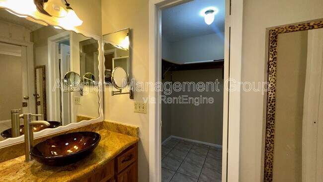Building Photo - 2410 Sable Dr