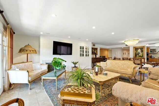 Building Photo - 1310 S Roxbury Dr