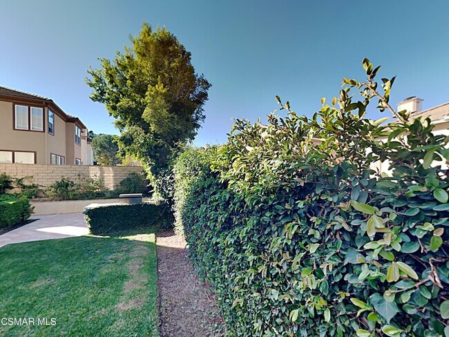 Building Photo - 115 Parkside Dr