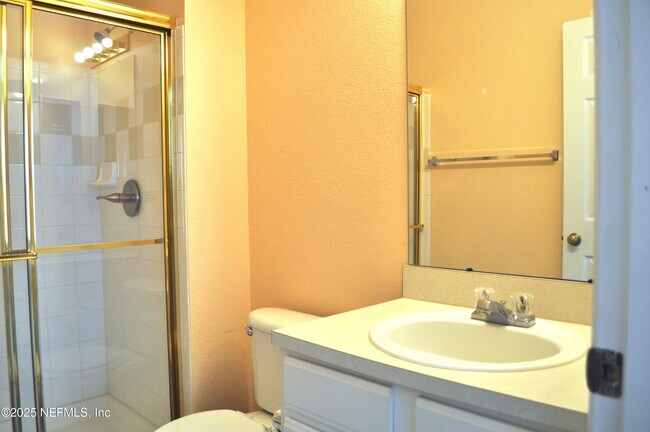 Building Photo - 13810 Sutton Park Dr N