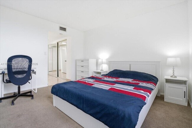 Building Photo - 9410 Tangerine Pl