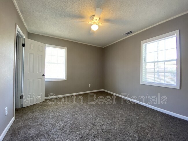 Building Photo - 1326 Chadwick Cir