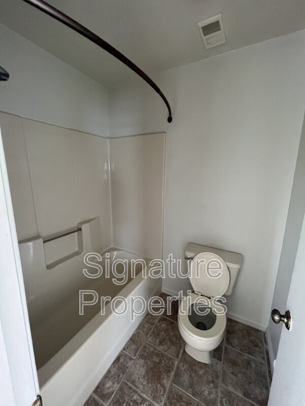 Building Photo - 735 Ridge Cir