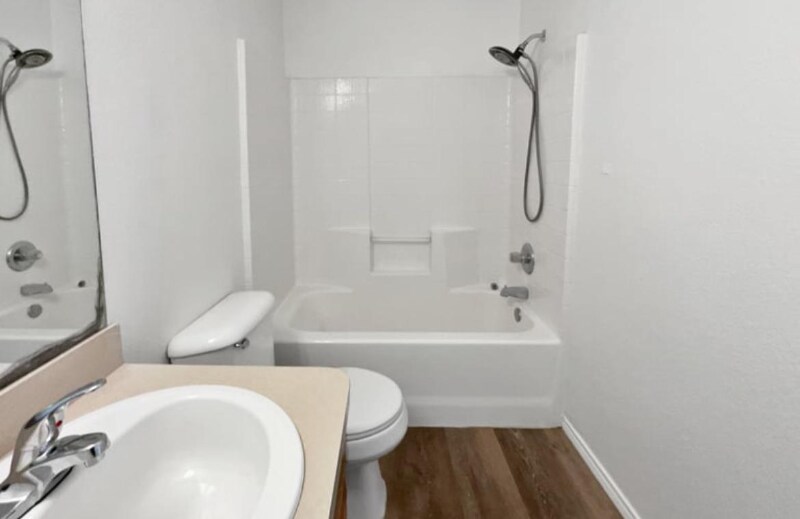 Building Photo - 1302 Lynnwood Dr