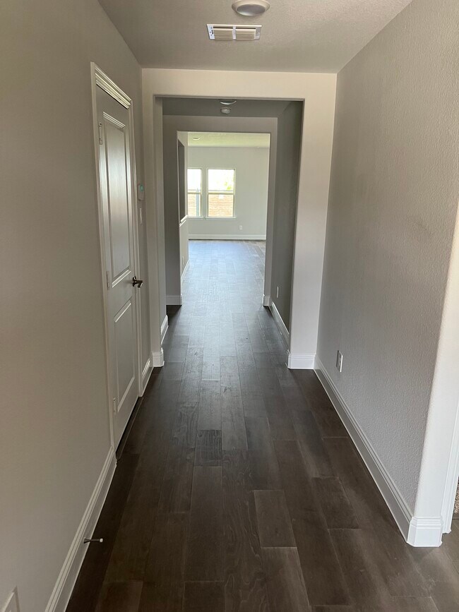 Building Photo - 1020 Huckleberry St