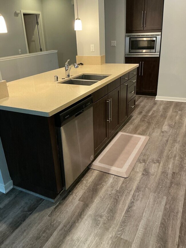 Building Photo - 3 Bedroom 3 Bath Townhouse Style Condo at Depot Walk in Orange