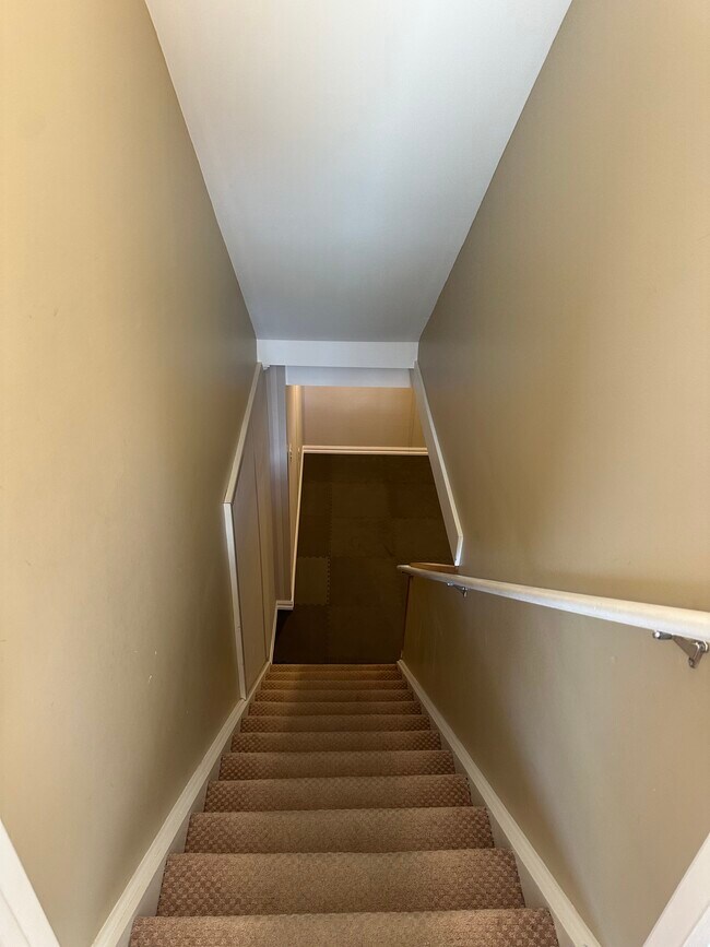 Building Photo - 30 Millbrook Court