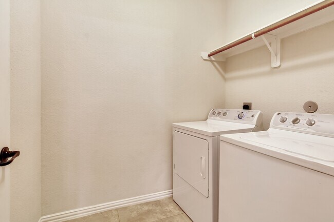 Building Photo - 42 Sawbridge Ct