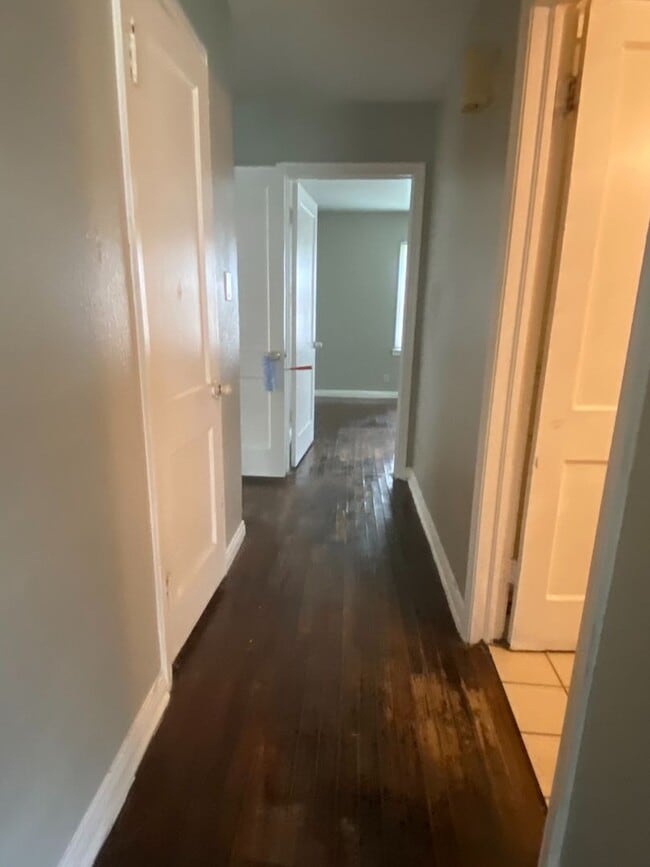 Building Photo - 2 bedroom One Bath Home For Rent