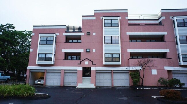 Building Photo - 60R Gibson St