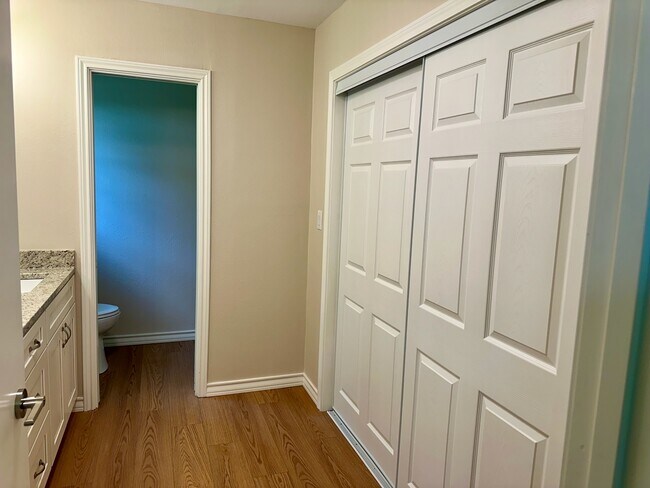 Building Photo - 5802 Kevin St