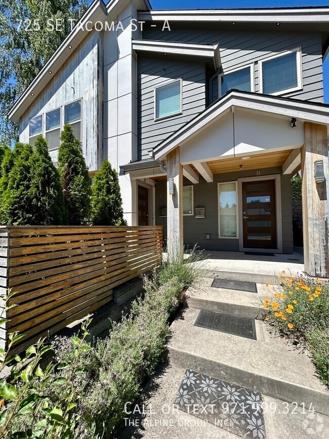 Building Photo - 725 SE Tacoma St