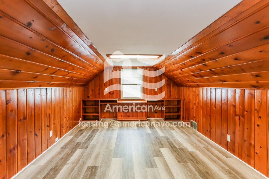 Building Photo - 1807 Giant St