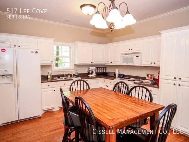Building Photo - 517 Lee Cove