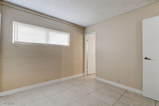 Building Photo - 698 Northrop Ave