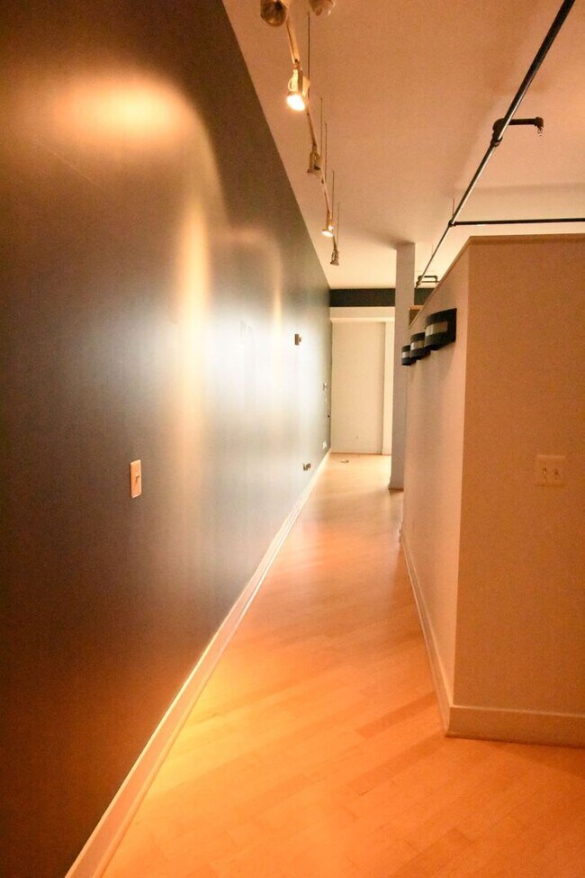 Building Photo - Chic, Contemporary 1 BD 1.5 BA Condo in the Mount Pleasant neighborhood of NW DC!!