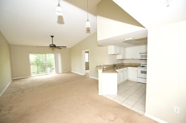 Building Photo - 1100 Crestwood Ct S