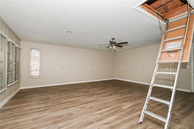 Building Photo - 6813 NW 29th St